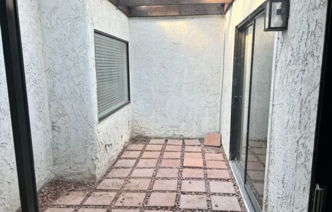 3 bed, 2 bath Available