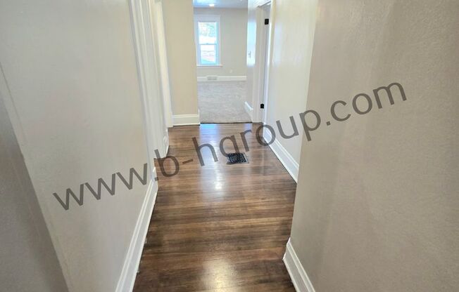 2 beds, 1 bath, 1,111 sqft, $1,250, Unit Upper