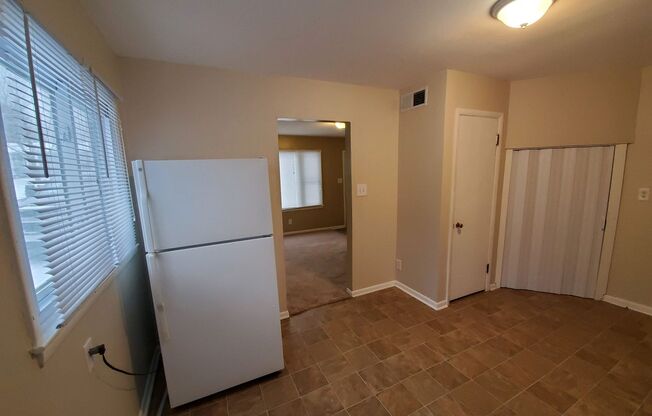 2 beds, 1 bath, $1,095