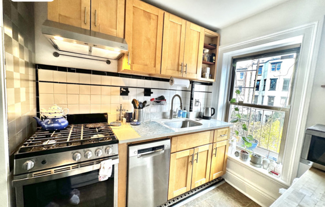 305 VANDERBILT AVE