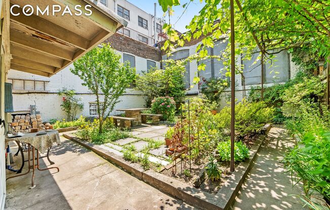 318 11 ST