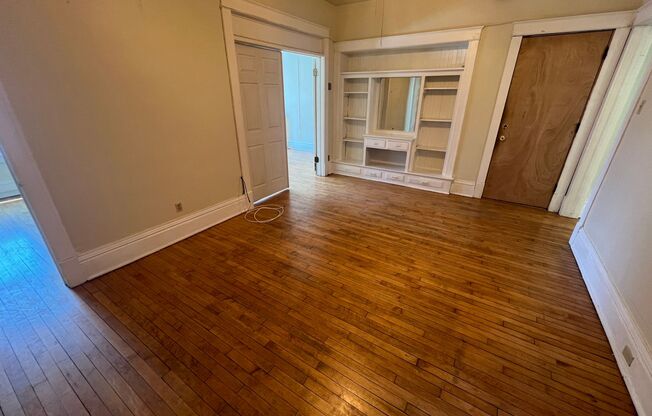 2700-10 N. Murray Ave.