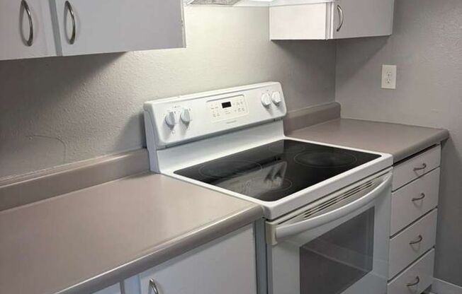 2 beds, 1 bath, 867 sqft, $1,250, Unit 601 F205