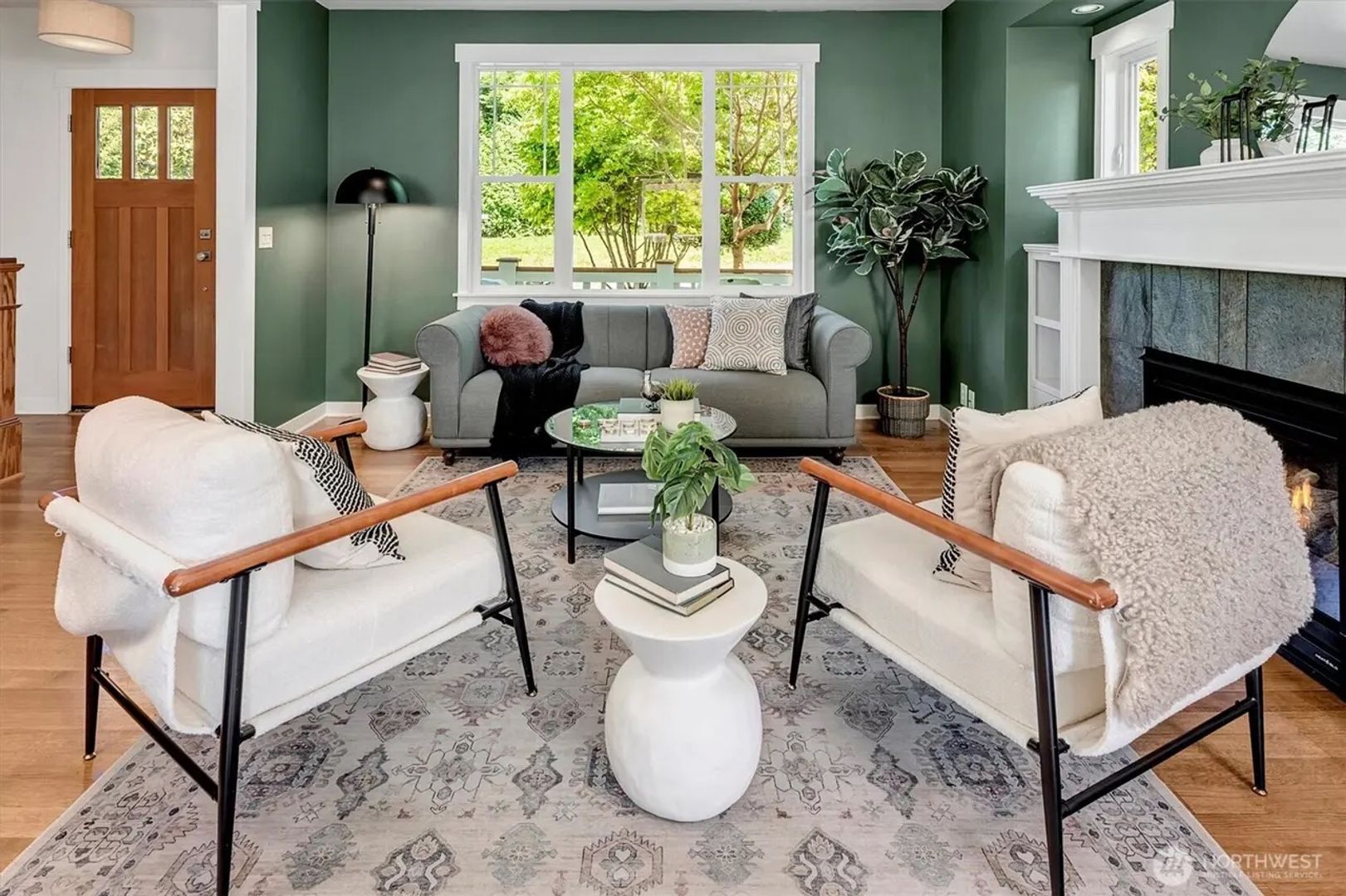 Alaska Junction - 3 bedroom and 2 1/2 bathroom