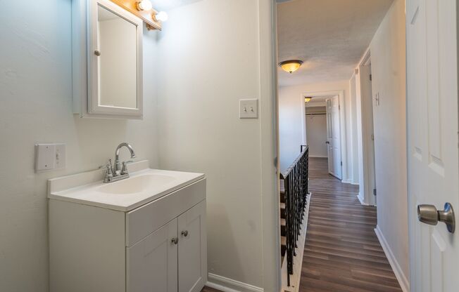 3 beds, 1 bath, $1,150, Unit 104