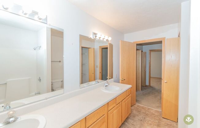 2 beds, 2.5 baths, 1,307 sqft, $1,870, Unit R-89
