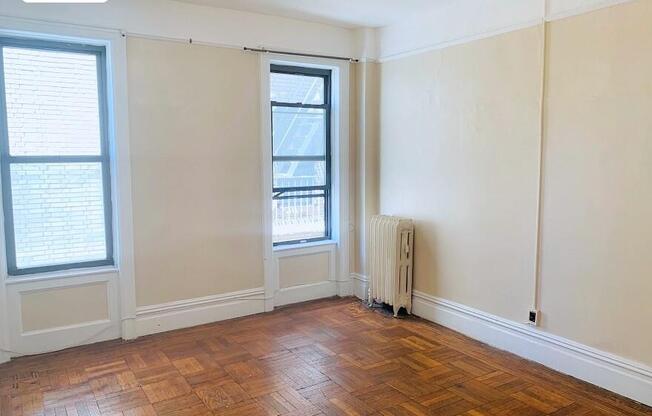 2 beds, 1 bath, $4,000, Unit 4E