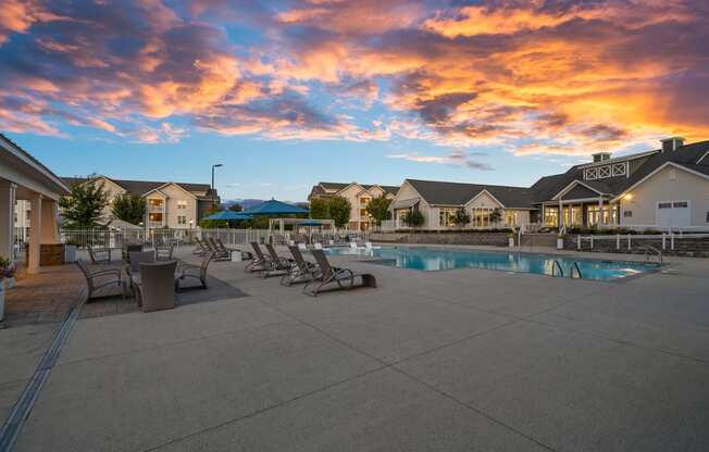 the swimming pool at the estates at spring valley apartments in temple tx