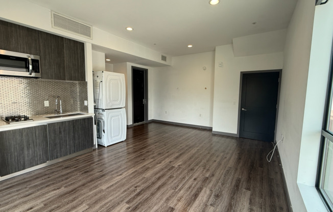 Come home to Modern Townhouse in Culver City!