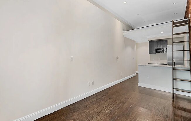 316 W 14 ST