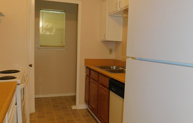 2 beds, 1 bath, $1,000