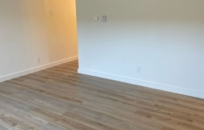 2 beds, 1 bath, $1,995, Unit F