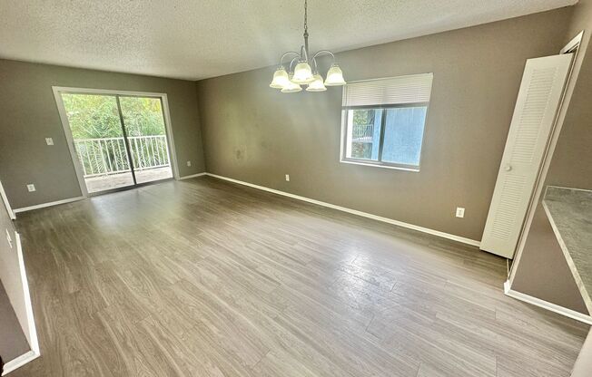 r2549so - 2549 S Oak Avenue
