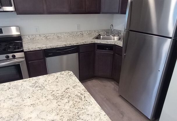 2 beds, 1 bath, $1,400, Unit 16-01