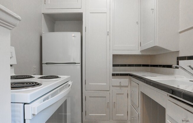 2 beds, 1 bath, 720 sqft, $1,885