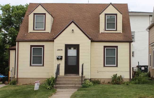 AVAILABLE AUGUST 1st! 3 BEDROOM HOUSE CLOSE TO CAMPUS, This won't last long! 2805 West St