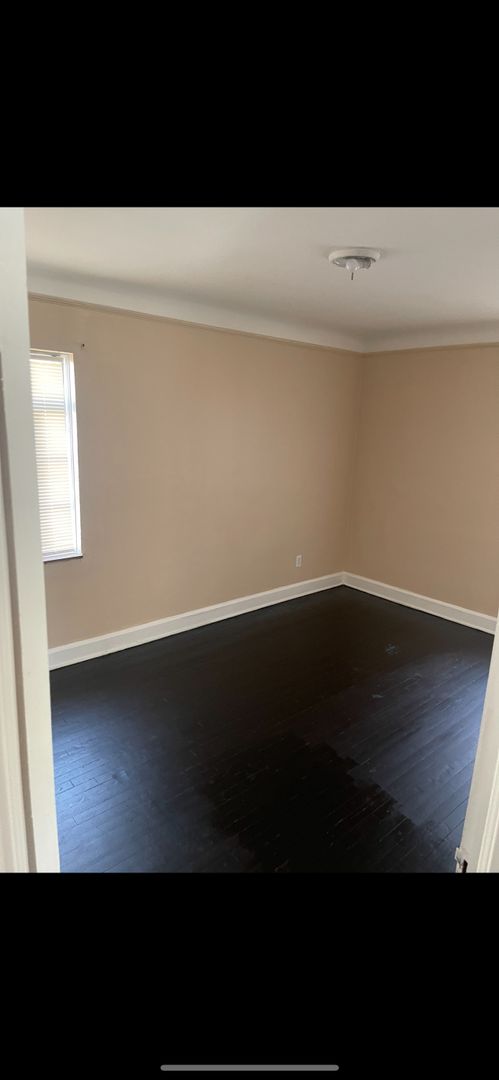 $1,195 - Large East Side 3 Bedroom