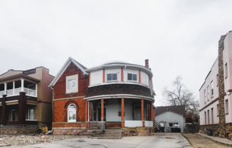 1114 E 6th Street
