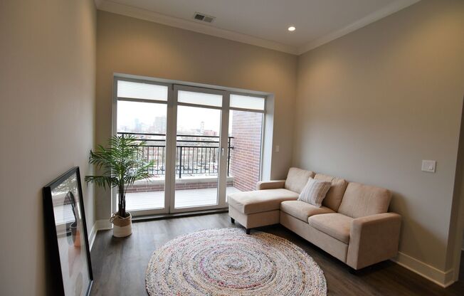 2 beds, 2 baths, 825 sqft, $3,550, Unit 927-205