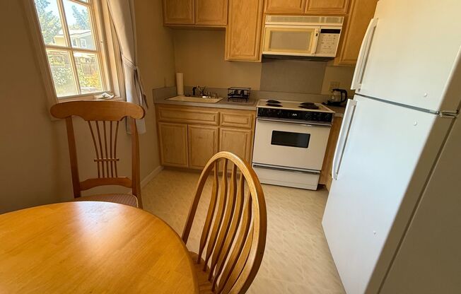 1035a Deanna Drive, Furnished 1bd in a Fantastic Location