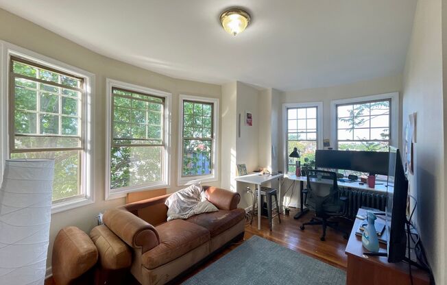 1 bed, 1 bath, 700 sqft, $1,195, Unit 17