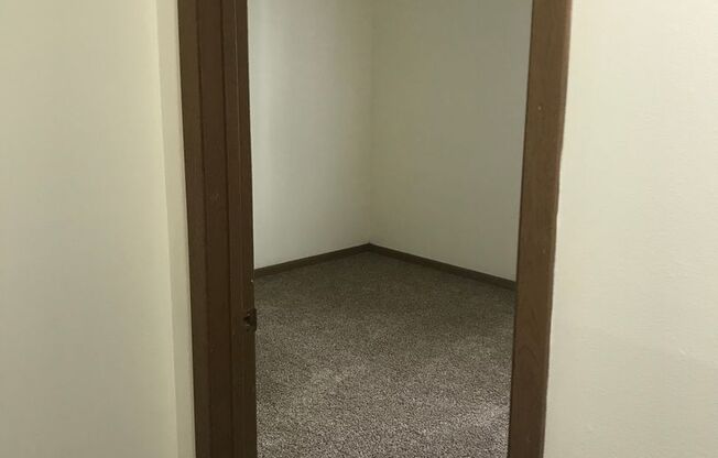 3 beds, 1 bath, 1,040 sqft, $1,695, Unit 3164-207