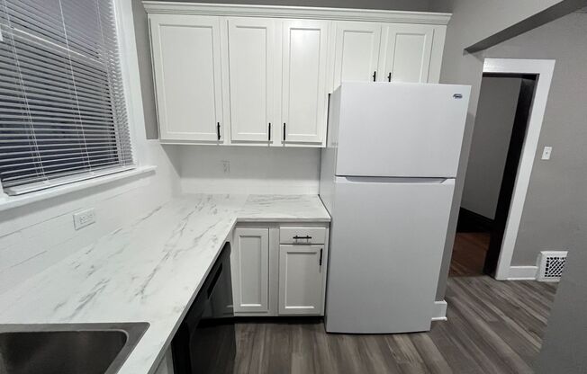 3 beds, 1 bath, 1,296 sqft, $825, Unit 332