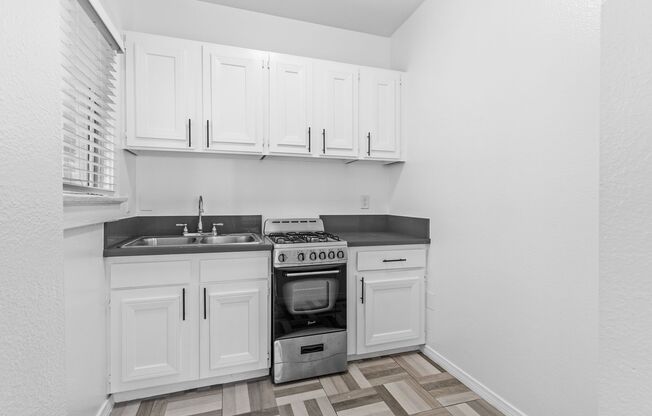 Studio, 1 bath, 322 sqft, $1,595, Unit 307