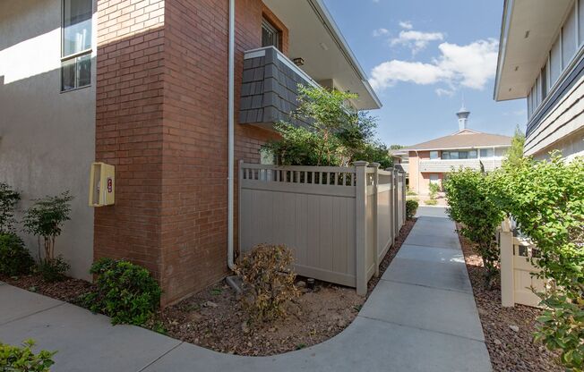 1 bedroom unity in luxury guard gated community near the Strip