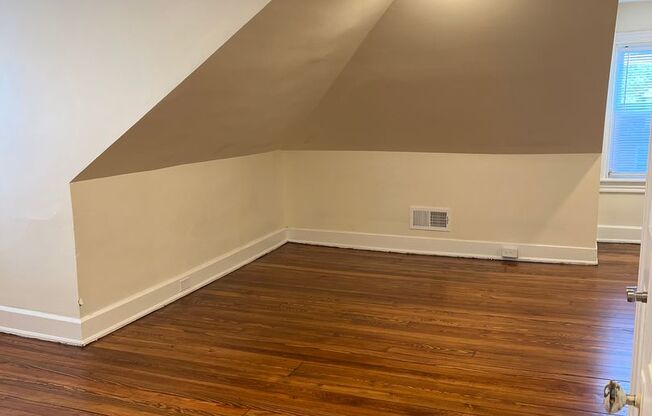 2 beds, 1 bath, $1,595, Unit 2nd Floor