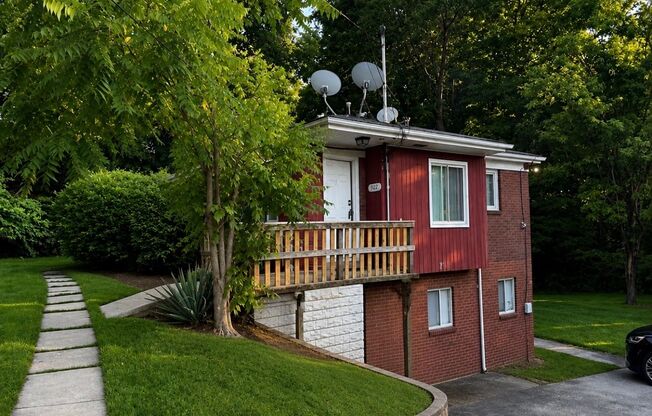 2551 Tilbrook Rd