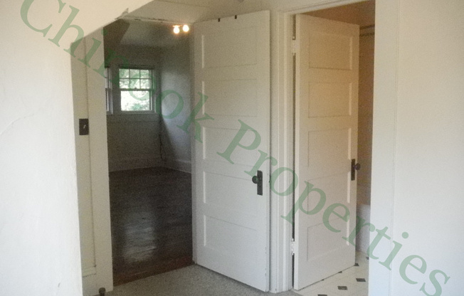 1 bed, 1 bath, $1,050, Unit 1176 Mill St #5