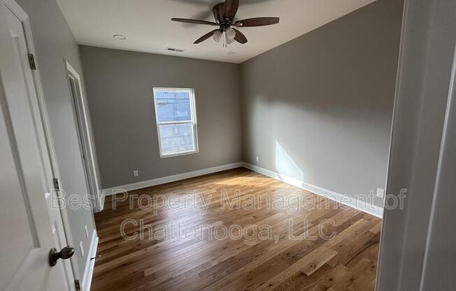 11 WOODVALE AVE