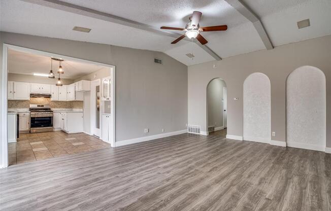 2115 BOWIE DR