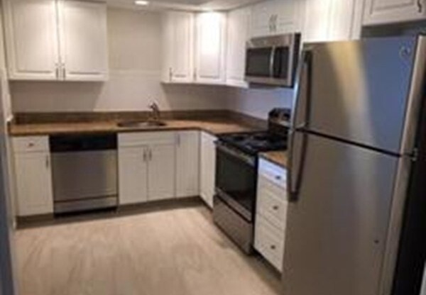 1 bed, 1 bath, 986 sqft, $2,400, Unit 2e