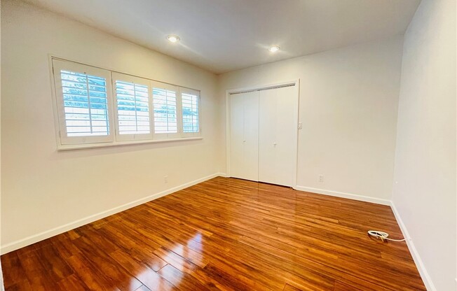 6534 PETIT AVE