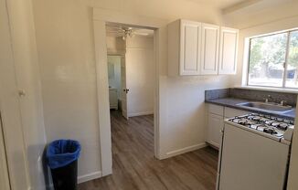 1 bed, 1 bath, $995, Unit 927 7th St.