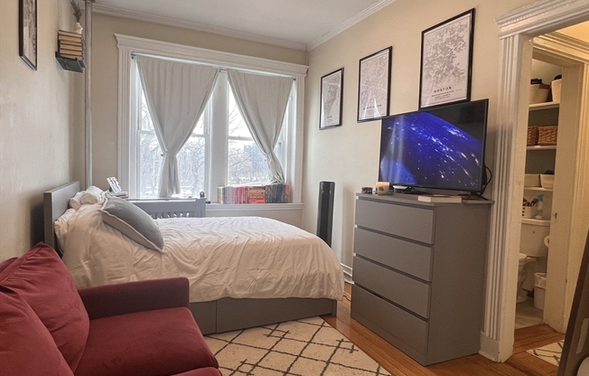 1 bed, 1 bath, 295 sqft, $2,300, Unit 143