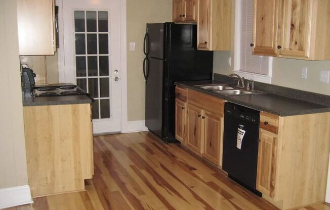 845 1/2 E. 10th Street