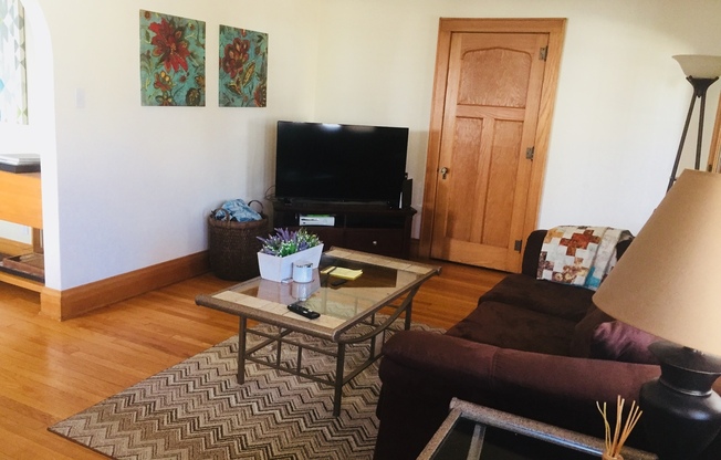 2 beds, 1 bath, $1,295, Unit 8621