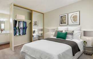 Welcome to Seville Townhouse Apartments