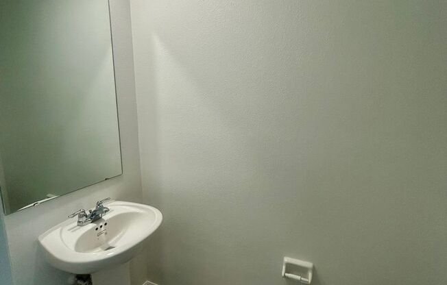 Stylish Townhome in the Heart of Ruskin – Prime Location.