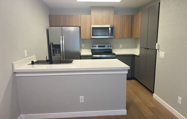 2 beds, 1 bath, 821 sqft, $2,820, Unit E003