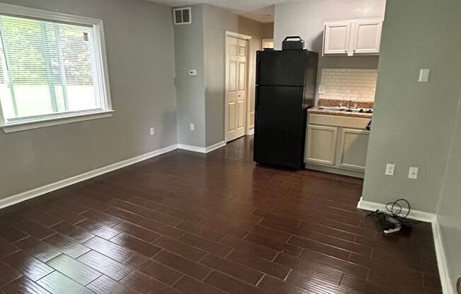 1 bed, 1 bath, 400 sqft, $1,350, Unit Unit 147