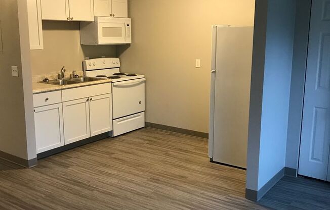 Studio, 1 bath, $545, Unit 20