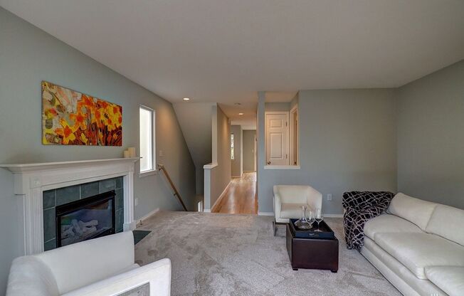 Updated Town Home in heart of Ballard just a few blocks to Market St, stores and restaurants