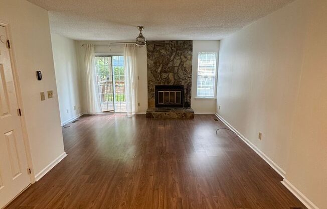 Cozy, 2BR, 2.5BA Townhouse in Raintree