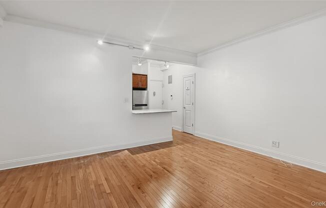 4489 BROADWAY