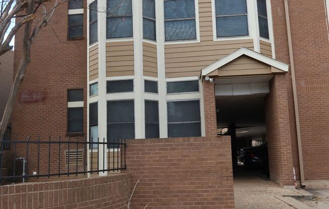 Wesdgewood West Campus - 1BD / !BA - 10 Ft Ceilings - Nodern Appliances - Gated - W/D -  $1200