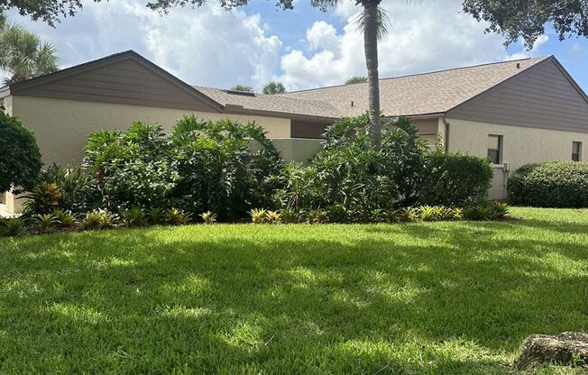 Gorgeous 2-Bedroom, 2-Bathroom Townhouse in Sarasota (JUST REDUCED!!!)